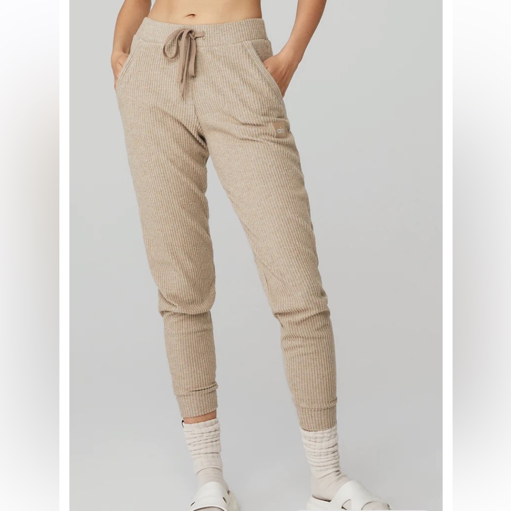 Alo yoga muse sweatpants